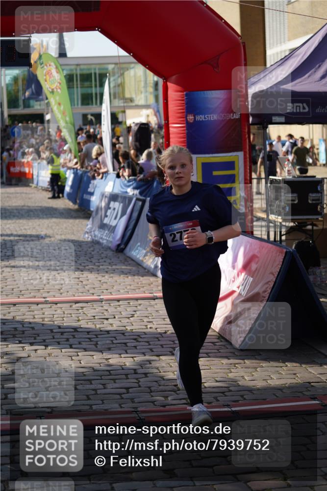 13.06.2025 - Holstenköstenlauf Felixshl http://msf.ph/oto/7939752 13.06.2025 18:06:28 Laufen 2405, 2943, 2945, 3297, 3760 meine-sportfotos.de