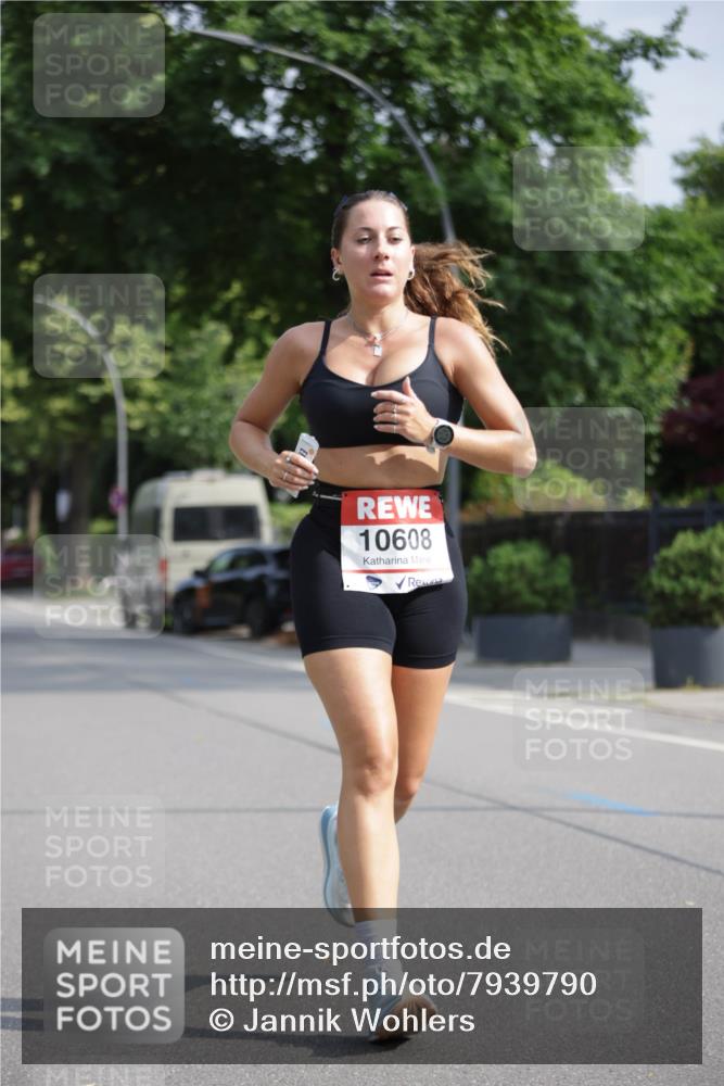 15.06.2025 - REWE Women's Run Jannik Wohlers http://msf.ph/oto/7939790 15.06.2025 08:44:57 Laufen 10608 meine-sportfotos.de