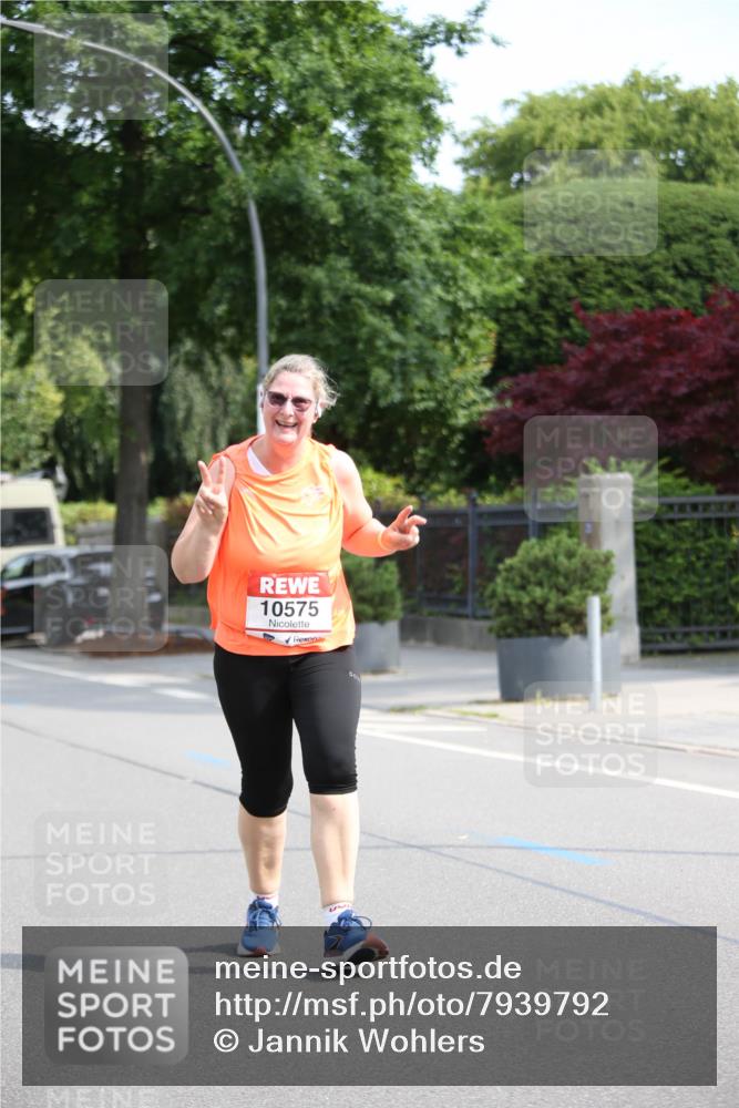 15.06.2025 - REWE Women's Run Jannik Wohlers http://msf.ph/oto/7939792 15.06.2025 09:57:52 Laufen 10575 meine-sportfotos.de