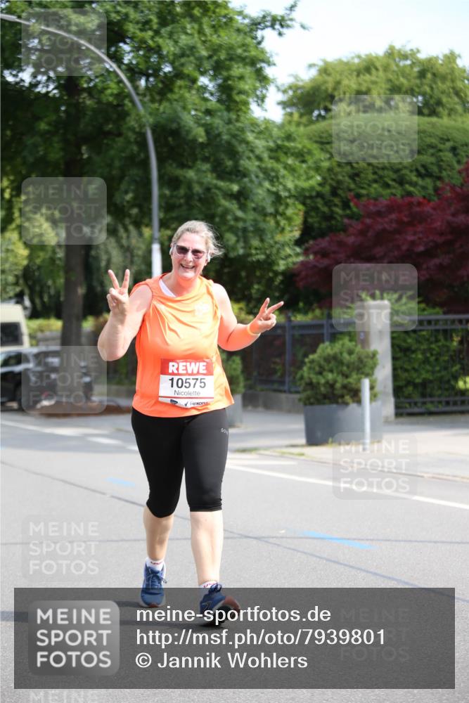 15.06.2025 - REWE Women's Run Jannik Wohlers http://msf.ph/oto/7939801 15.06.2025 09:57:52 Laufen 10575 meine-sportfotos.de