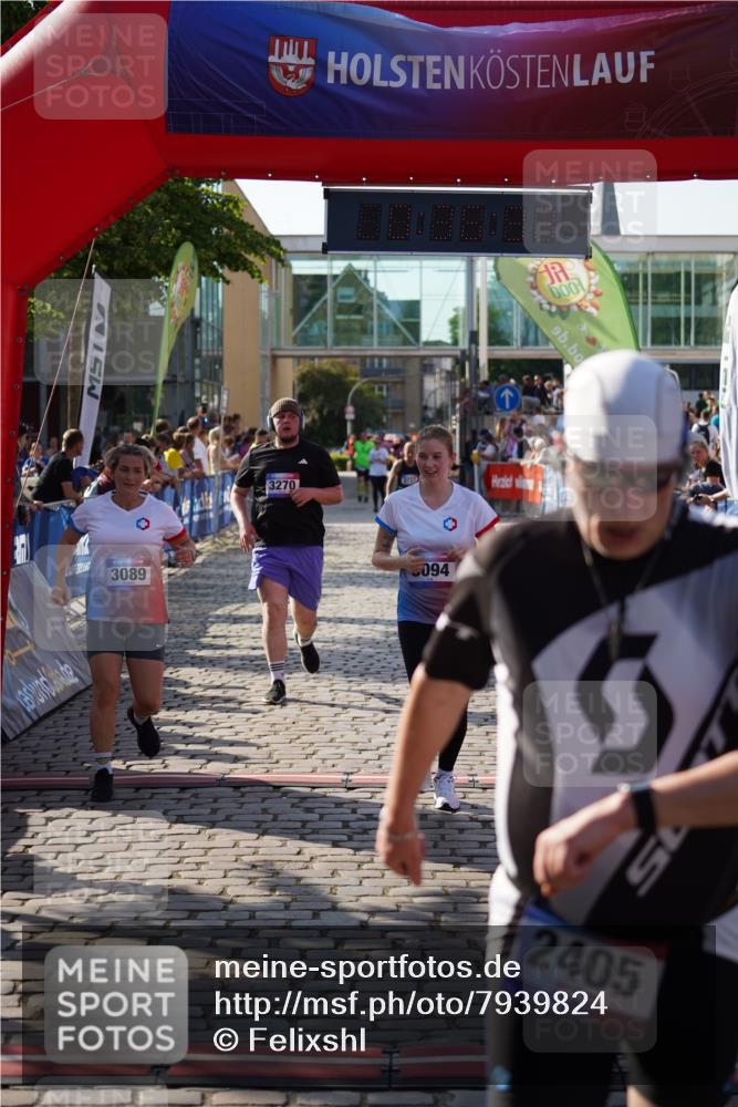 13.06.2025 - Holstenköstenlauf Felixshl http://msf.ph/oto/7939824 13.06.2025 18:06:38 Laufen 2405, 2527, 3044, 3089, 3094, 3270, 3571, 3737 meine-sportfotos.de