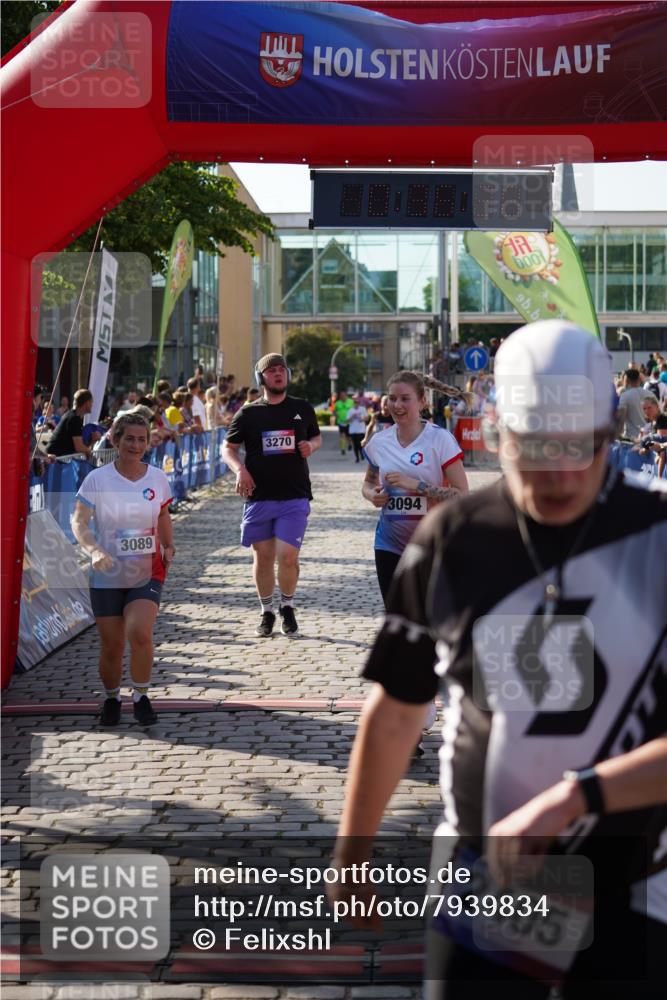 13.06.2025 - Holstenköstenlauf Felixshl http://msf.ph/oto/7939834 13.06.2025 18:06:39 Laufen 2527, 3044, 3089, 3094, 3270, 3571, 3737 meine-sportfotos.de