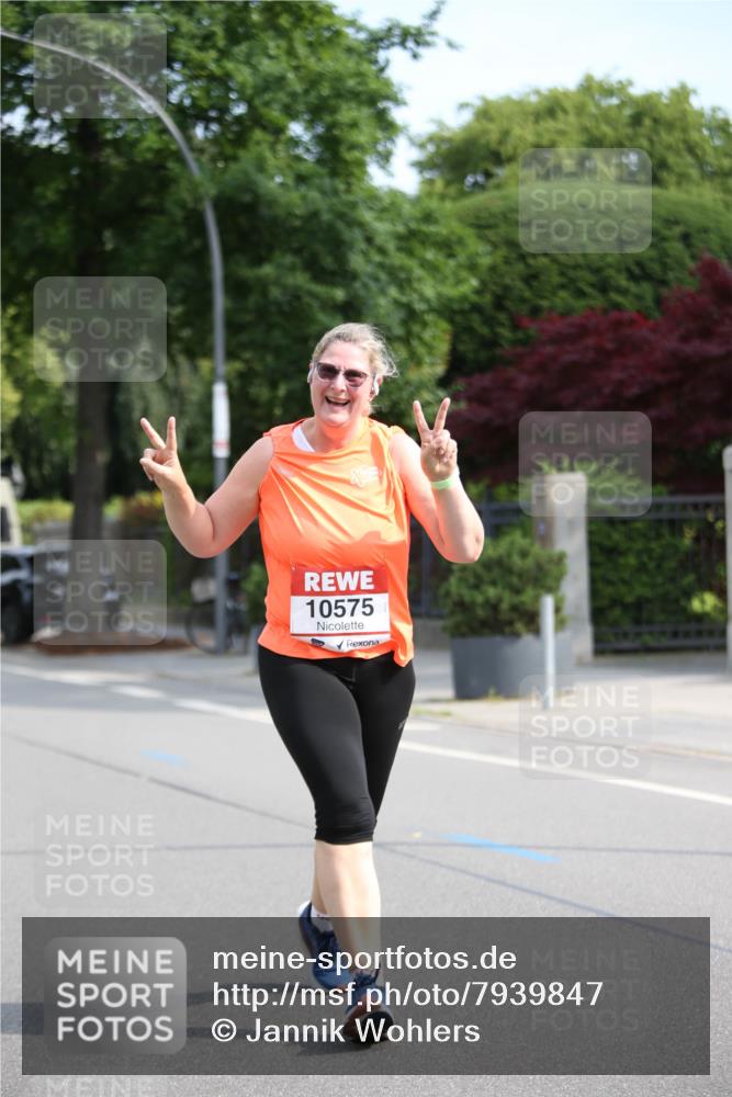 15.06.2025 - REWE Women's Run Jannik Wohlers http://msf.ph/oto/7939847 15.06.2025 09:57:52 Laufen 10575 meine-sportfotos.de