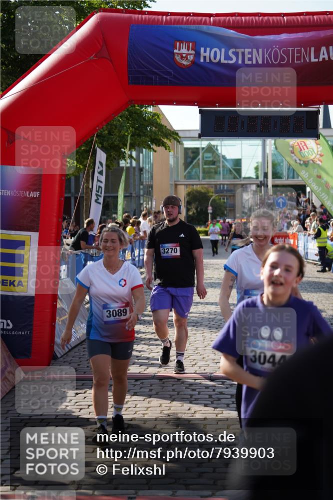 13.06.2025 - Holstenköstenlauf Felixshl http://msf.ph/oto/7939903 13.06.2025 18:06:40 Laufen 2011, 2527, 3044, 3089, 3094, 3270, 3571, 3737 meine-sportfotos.de