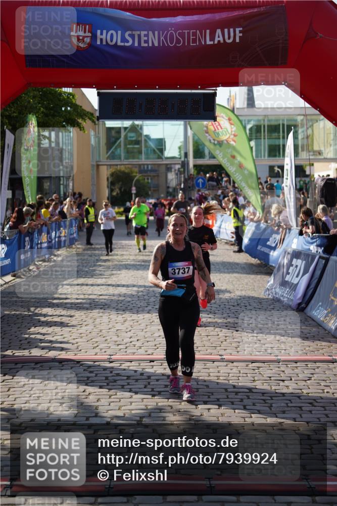 13.06.2025 - Holstenköstenlauf Felixshl http://msf.ph/oto/7939924 13.06.2025 18:06:46 Laufen 2011, 2638, 2743, 3737 meine-sportfotos.de