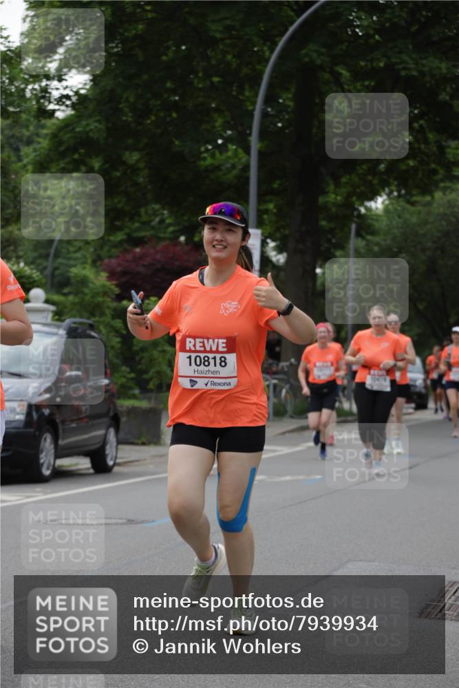 15.06.2025 - REWE Women's Run Jannik Wohlers http://msf.ph/oto/7939934 15.06.2025 08:27:37 Laufen 10818 meine-sportfotos.de