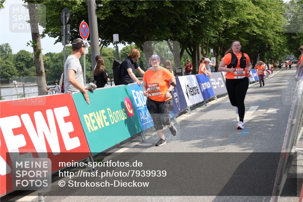 15.06.2025 - REWE Women's Run Strokosch-Dieckow http://msf.ph/oto/7939939 15.06.2025 11:16:28 Ziel 5225, 5592 meine-sportfotos.de