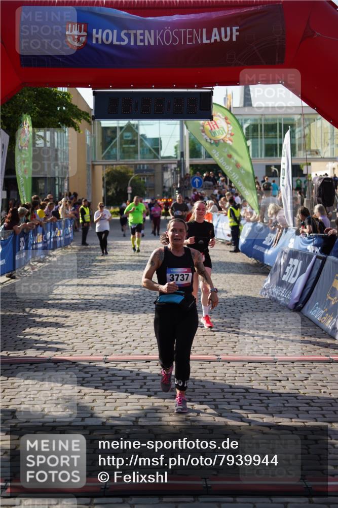 13.06.2025 - Holstenköstenlauf Felixshl http://msf.ph/oto/7939944 13.06.2025 18:06:46 Laufen 2011, 2638, 2743, 3737 meine-sportfotos.de