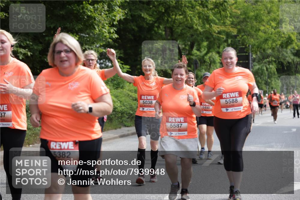 15.06.2025 - REWE Women's Run Jannik Wohlers http://msf.ph/oto/7939948 15.06.2025 10:14:55 Laufen 37, 5382, 5038, 5587, 5490, 5588 meine-sportfotos.de