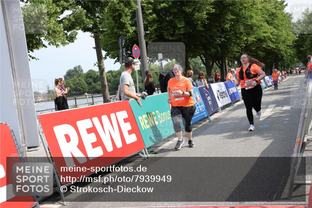 15.06.2025 - REWE Women's Run Strokosch-Dieckow http://msf.ph/oto/7939949 15.06.2025 11:16:28 Ziel 5225, 5592 meine-sportfotos.de