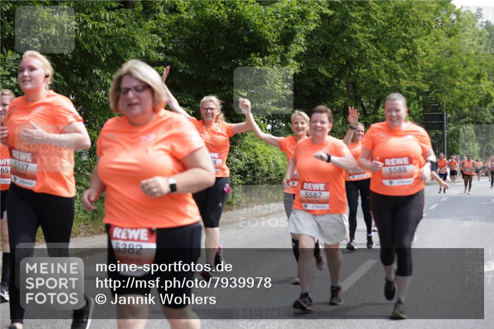15.06.2025 - REWE Women's Run Jannik Wohlers http://msf.ph/oto/7939978 15.06.2025 10:14:56 Laufen 5237, 65, 5382, 9, 3500, 5588, 5587 meine-sportfotos.de