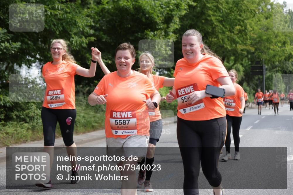 15.06.2025 - REWE Women's Run Jannik Wohlers http://msf.ph/oto/7940023 15.06.2025 10:14:57 Laufen 5689, 5587, 55, 5182 meine-sportfotos.de
