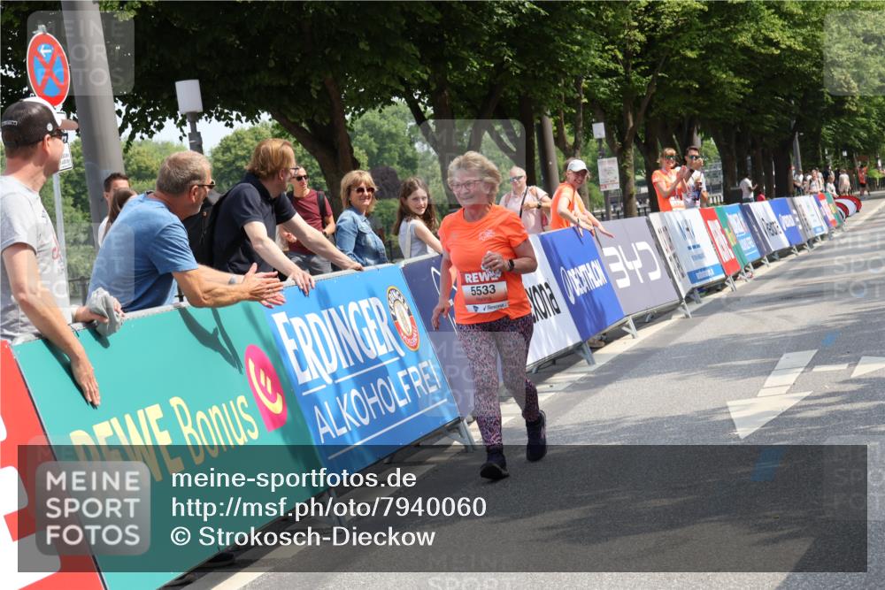 15.06.2025 - REWE Women's Run Strokosch-Dieckow http://msf.ph/oto/7940060 15.06.2025 11:16:38 Ziel 5533 meine-sportfotos.de