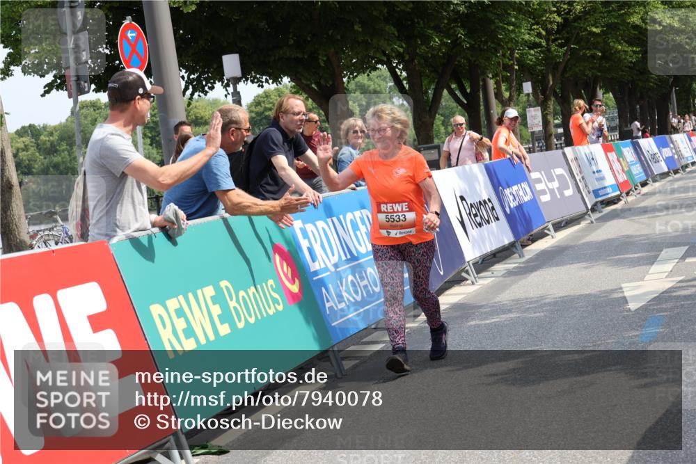 15.06.2025 - REWE Women's Run Strokosch-Dieckow http://msf.ph/oto/7940078 15.06.2025 11:16:38 Ziel 5533 meine-sportfotos.de