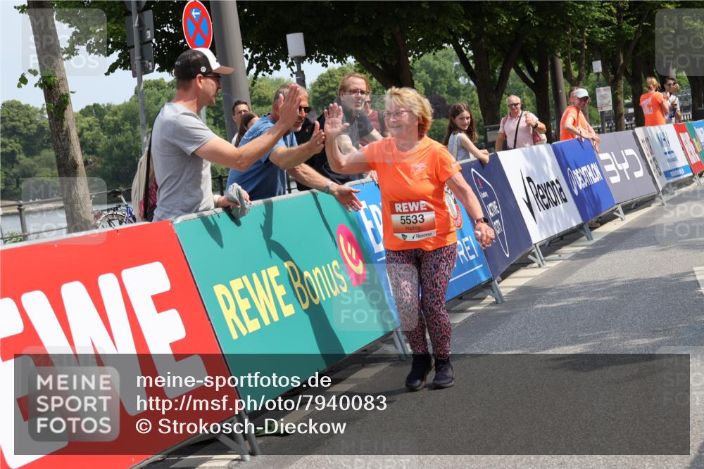 15.06.2025 - REWE Women's Run Strokosch-Dieckow http://msf.ph/oto/7940083 15.06.2025 11:16:39 Ziel 5533 meine-sportfotos.de