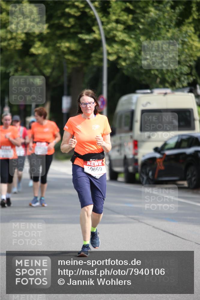 15.06.2025 - REWE Women's Run Jannik Wohlers http://msf.ph/oto/7940106 15.06.2025 09:58:06 Laufen 10669 meine-sportfotos.de
