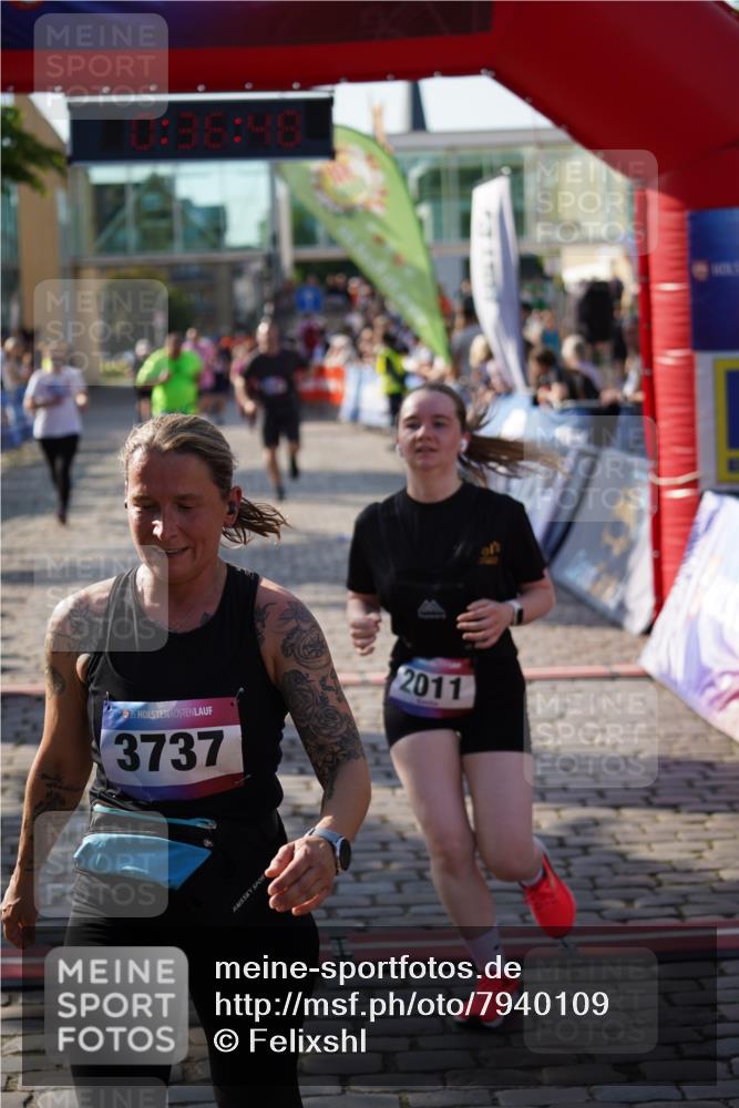 13.06.2025 - Holstenköstenlauf Felixshl http://msf.ph/oto/7940109 13.06.2025 18:06:49 Laufen 2011, 2638, 2743, 3286, 3737 meine-sportfotos.de