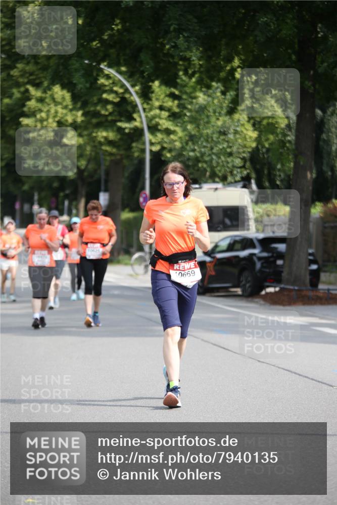 15.06.2025 - REWE Women's Run Jannik Wohlers http://msf.ph/oto/7940135 15.06.2025 09:58:07 Laufen 10669 meine-sportfotos.de
