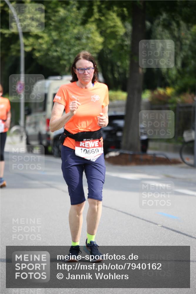 15.06.2025 - REWE Women's Run Jannik Wohlers http://msf.ph/oto/7940162 15.06.2025 09:58:08 Laufen 10669 meine-sportfotos.de