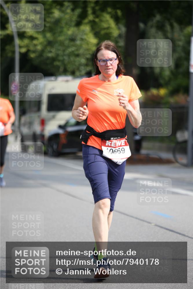 15.06.2025 - REWE Women's Run Jannik Wohlers http://msf.ph/oto/7940178 15.06.2025 09:58:09 Laufen 10669 meine-sportfotos.de