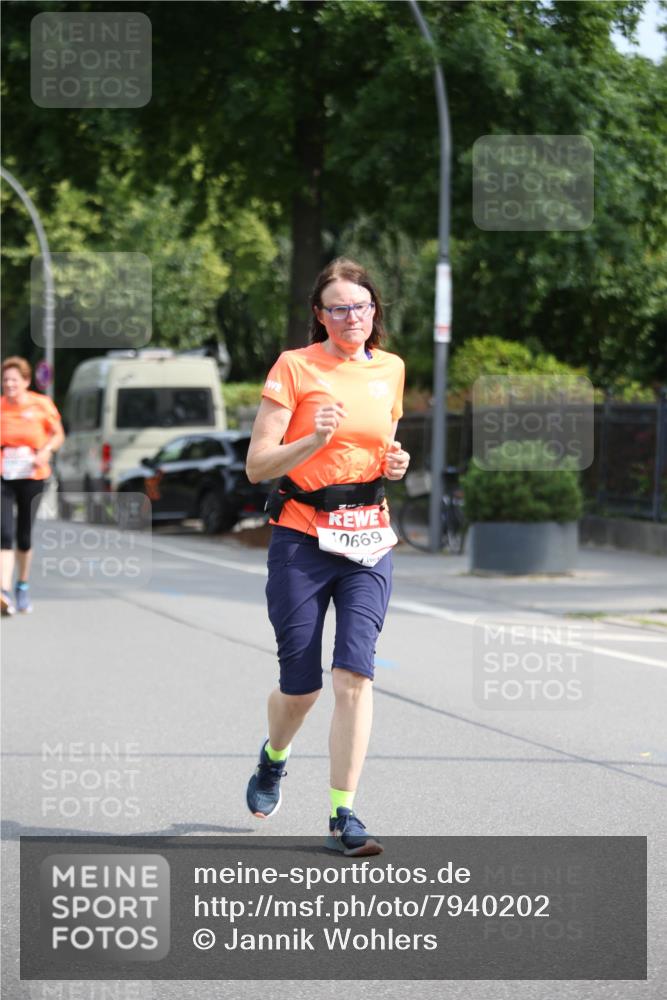 15.06.2025 - REWE Women's Run Jannik Wohlers http://msf.ph/oto/7940202 15.06.2025 09:58:09 Laufen 10669 meine-sportfotos.de