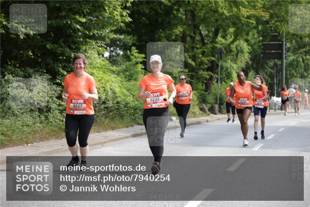 15.06.2025 - REWE Women's Run Jannik Wohlers http://msf.ph/oto/7940254 15.06.2025 10:15:03 Laufen 5527, 923, 5232, 5584, 5033 meine-sportfotos.de