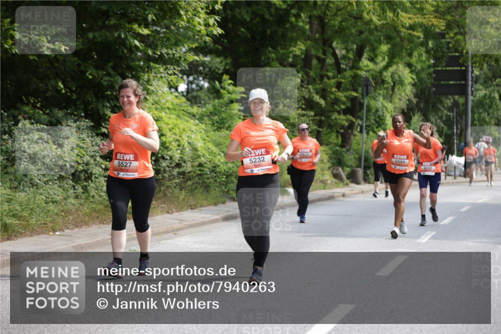 15.06.2025 - REWE Women's Run Jannik Wohlers http://msf.ph/oto/7940263 15.06.2025 10:15:03 Laufen 5527, 5523, 5232, 5584, 5033 meine-sportfotos.de