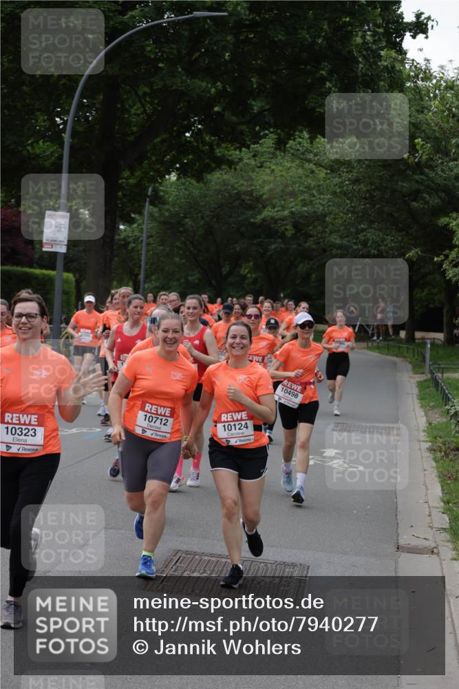 15.06.2025 - REWE Women's Run Jannik Wohlers http://msf.ph/oto/7940277 15.06.2025 08:27:50 Laufen 10323, 8, 10712, 10124, 10498 meine-sportfotos.de