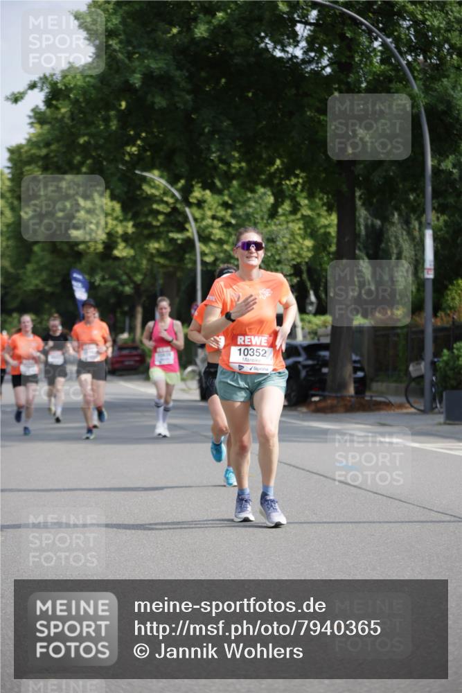 15.06.2025 - REWE Women's Run Jannik Wohlers http://msf.ph/oto/7940365 15.06.2025 08:45:25 Laufen 10352 meine-sportfotos.de