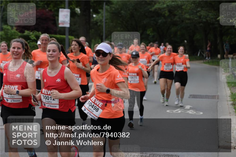 15.06.2025 - REWE Women's Run Jannik Wohlers http://msf.ph/oto/7940382 15.06.2025 08:27:53 Laufen 16, 10012, 10871, 14, 10498, 10413 meine-sportfotos.de