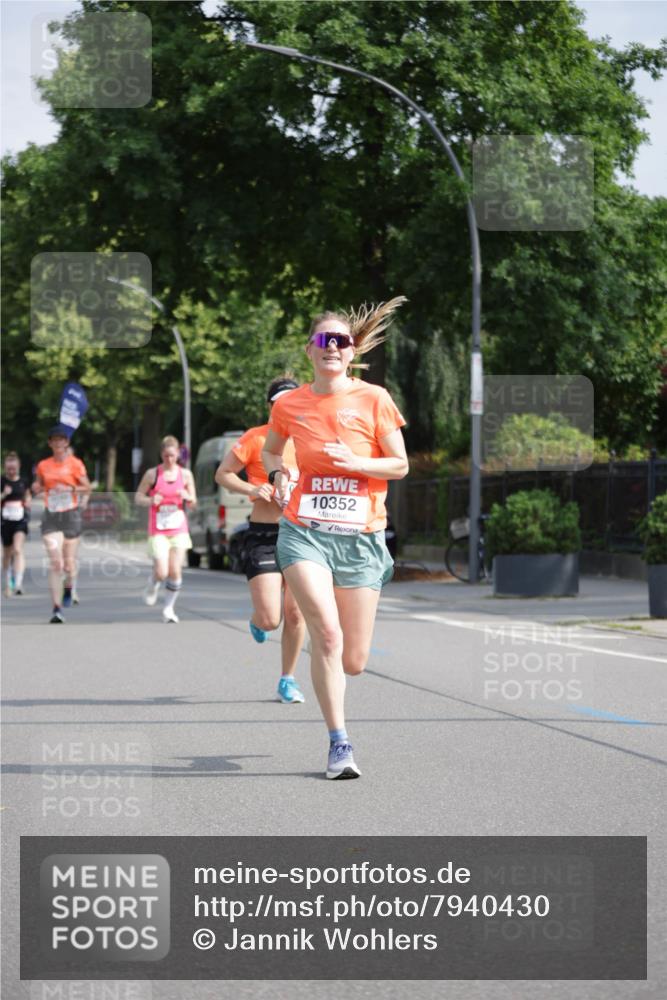 15.06.2025 - REWE Women's Run Jannik Wohlers http://msf.ph/oto/7940430 15.06.2025 08:45:25 Laufen 10352 meine-sportfotos.de