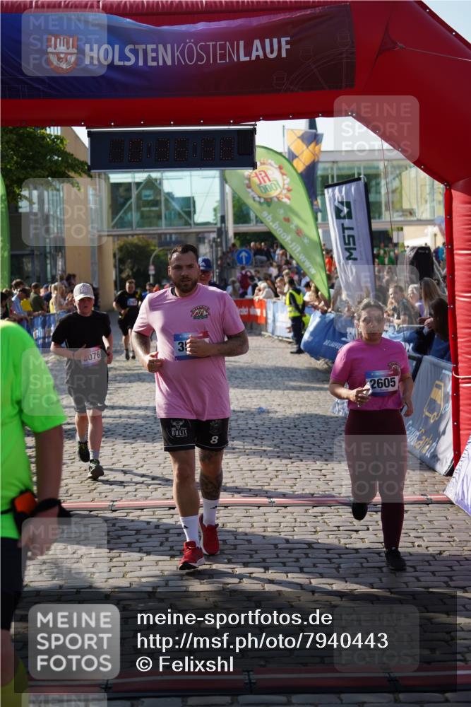 13.06.2025 - Holstenköstenlauf Felixshl http://msf.ph/oto/7940443 13.06.2025 18:06:59 Laufen 2605, 2704, 3027, 3076, 3286, 3584, 3719, 3783, 3827 meine-sportfotos.de