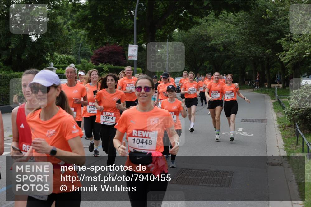 15.06.2025 - REWE Women's Run Jannik Wohlers http://msf.ph/oto/7940455 15.06.2025 08:27:54 Laufen 10498, 1045, 10314, 10792, 10448, 1, 0053, 10413, 10805 meine-sportfotos.de