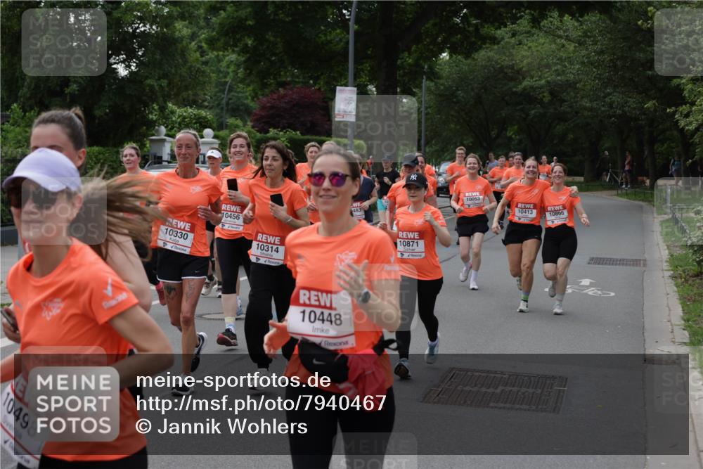 15.06.2025 - REWE Women's Run Jannik Wohlers http://msf.ph/oto/7940467 15.06.2025 08:27:54 Laufen 10498, 10330, 10456, 10314, 483, 10448, 10053, 10413, 10805, 10871 meine-sportfotos.de