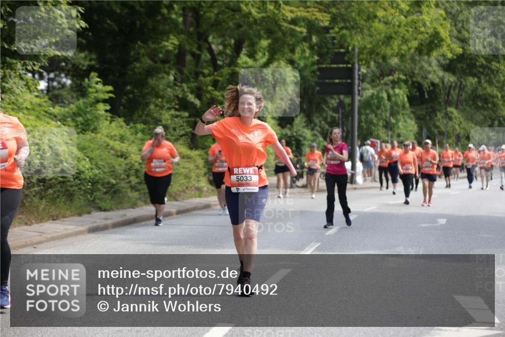 15.06.2025 - REWE Women's Run Jannik Wohlers http://msf.ph/oto/7940492 15.06.2025 10:15:08 Laufen 5033 meine-sportfotos.de