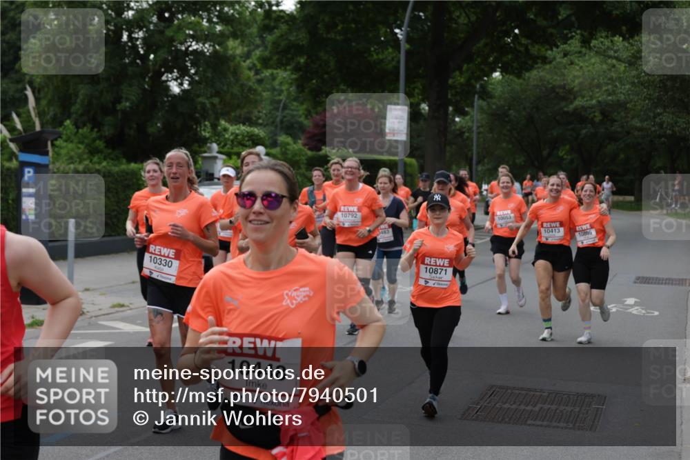 15.06.2025 - REWE Women's Run Jannik Wohlers http://msf.ph/oto/7940501 15.06.2025 08:27:54 Laufen 10330, 10448, 10792, 483, 10871, 10053, 10413, 10805 meine-sportfotos.de