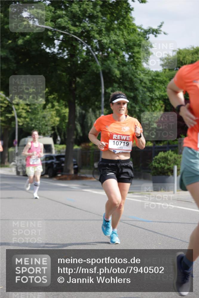 15.06.2025 - REWE Women's Run Jannik Wohlers http://msf.ph/oto/7940502 15.06.2025 08:45:27 Laufen 10719 meine-sportfotos.de