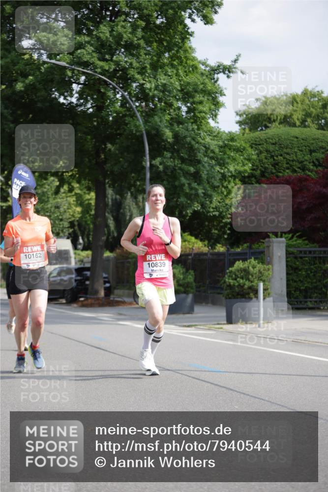 15.06.2025 - REWE Women's Run Jannik Wohlers http://msf.ph/oto/7940544 15.06.2025 08:45:29 Laufen 10162, 10839 meine-sportfotos.de