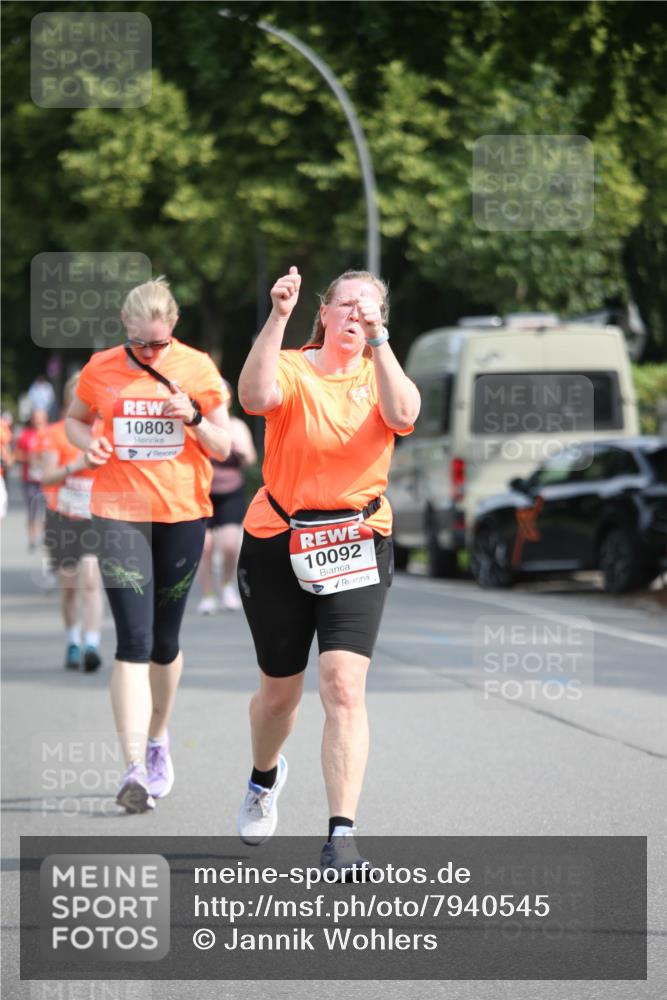 15.06.2025 - REWE Women's Run Jannik Wohlers http://msf.ph/oto/7940545 15.06.2025 09:58:21 Laufen 10803, 10092 meine-sportfotos.de