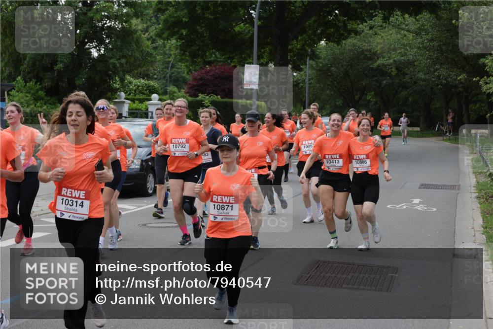 15.06.2025 - REWE Women's Run Jannik Wohlers http://msf.ph/oto/7940547 15.06.2025 08:27:55 Laufen 10314, 10792, 483, 1005, 10413, 10805, 10871 meine-sportfotos.de