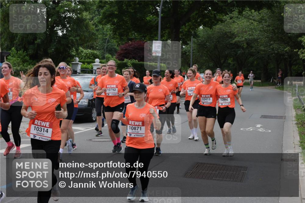 15.06.2025 - REWE Women's Run Jannik Wohlers http://msf.ph/oto/7940550 15.06.2025 08:27:55 Laufen 8, 10314, 10792, 483, 1005, 10413, 10805, 10871 meine-sportfotos.de