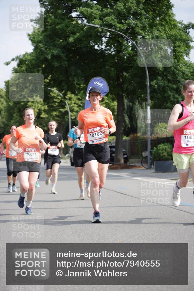 15.06.2025 - REWE Women's Run Jannik Wohlers http://msf.ph/oto/7940555 15.06.2025 08:45:30 Laufen 10644, 1034, 10162, 1083 meine-sportfotos.de
