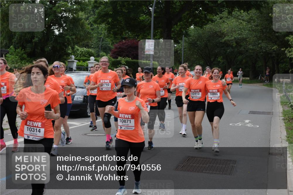 15.06.2025 - REWE Women's Run Jannik Wohlers http://msf.ph/oto/7940556 15.06.2025 08:27:55 Laufen 18, 10314, 792, 10871, 6, 100, 54, 10413, 10805 meine-sportfotos.de