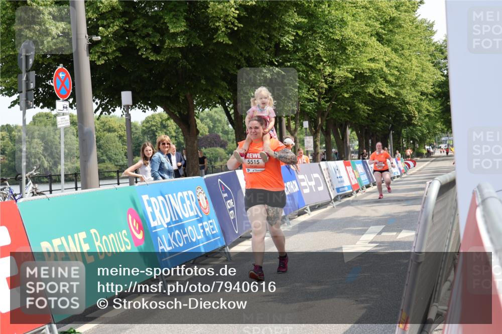 15.06.2025 - REWE Women's Run Strokosch-Dieckow http://msf.ph/oto/7940616 15.06.2025 11:19:29 Ziel 5515 meine-sportfotos.de
