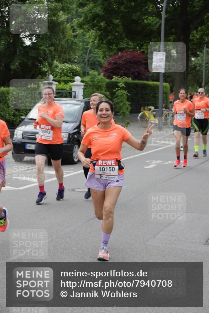 15.06.2025 - REWE Women's Run Jannik Wohlers http://msf.ph/oto/7940708 15.06.2025 08:28:02 Laufen 10553, 10150, 10837, 10342 meine-sportfotos.de