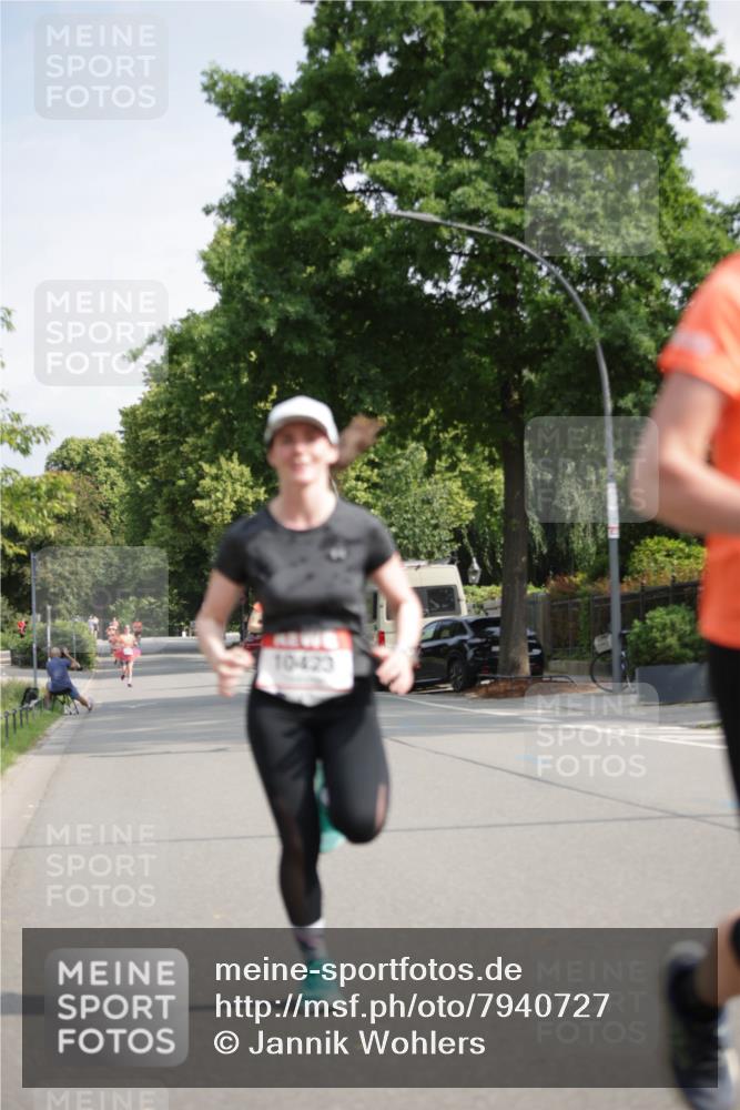 15.06.2025 - REWE Women's Run Jannik Wohlers http://msf.ph/oto/7940727 15.06.2025 08:45:33 Laufen 10423 meine-sportfotos.de