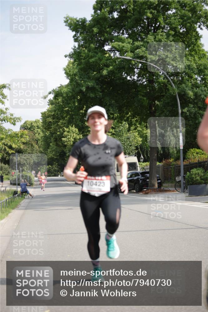15.06.2025 - REWE Women's Run Jannik Wohlers http://msf.ph/oto/7940730 15.06.2025 08:45:34 Laufen 10423 meine-sportfotos.de