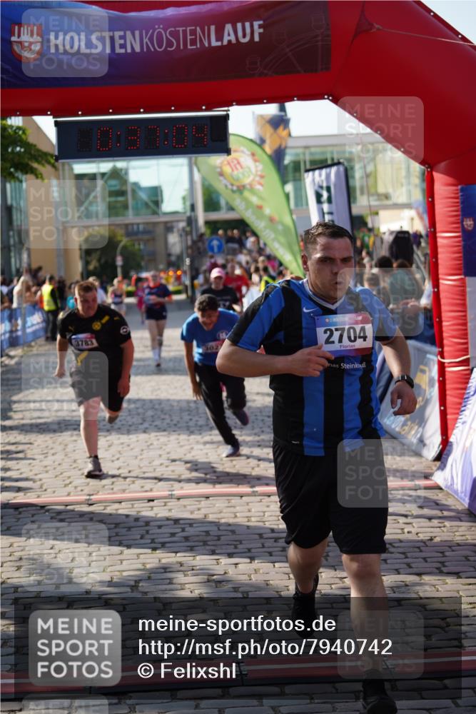 13.06.2025 - Holstenköstenlauf Felixshl http://msf.ph/oto/7940742 13.06.2025 18:07:05 Laufen 2704, 3027, 3076, 3236, 3293, 3577, 3719, 3783, 3812, 3827 meine-sportfotos.de