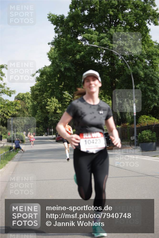 15.06.2025 - REWE Women's Run Jannik Wohlers http://msf.ph/oto/7940748 15.06.2025 08:45:34 Laufen 10423 meine-sportfotos.de