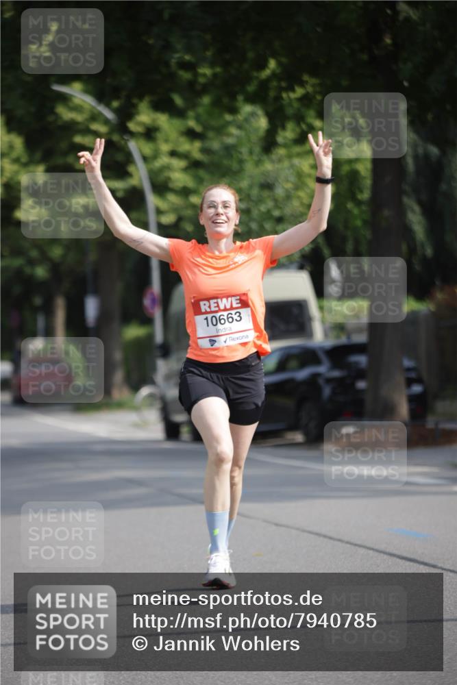 15.06.2025 - REWE Women's Run Jannik Wohlers http://msf.ph/oto/7940785 15.06.2025 08:45:36 Laufen 10663 meine-sportfotos.de